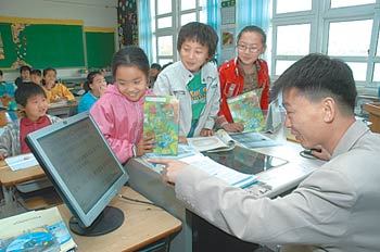 한국HP는 정보화 여건이 떨어지는 지역의 초등학교에 컴퓨터와 프린터를 지원하고 있다. 아이들에게 꿈과 희망을 키울 수 있는 좋은 기회가 되고 있다. 사진 제공 한국HP
