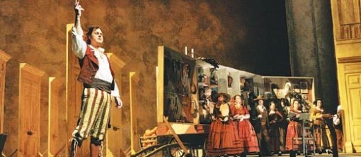 페루 출신의 후안 디에고 플로레스가 주역을 맡은 오페라 ‘세비야의 이발사’. 사진 제공 M&F