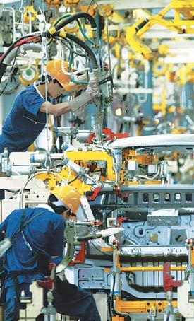 1993년 설립된 GM대우 베트남 하노이 공장 비담코는 GM대우의 하나뿐인 해외 공장이다. GM이 2002년 대우차를 인수한 이후 비담코를 언론에 공개하긴 이번이 처음이다. 사진 제공 GM대우자동차