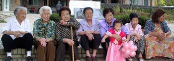 경기 광주시 나눔의 집에서 생활하고 있는 일본군 위안부 피해 할머니들이 하남지역 봉사단체인 팔도한마을대동회의 도움으로 9일부터 1박 2일 일정으로 고향을 방문한다. 연합뉴스