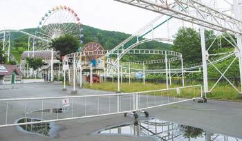 문닫힌 놀이공원일본 홋카이도 유바리 시의 폐쇄된 놀이공원. 일본 정부의 균형발전 정책 추진에 따라 지방자치단체가 무분별하게 투자했다가 엄청난 적자와 빚만 안고 실패한 대표적 사례로 꼽힌다. 유바리=천광암 특파원