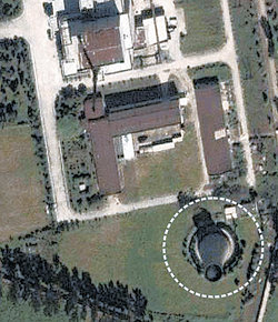미국의 위성사진 촬영사인 디지털 글로브가 2005년 촬영한 북한 영변의 5MW 원자로.