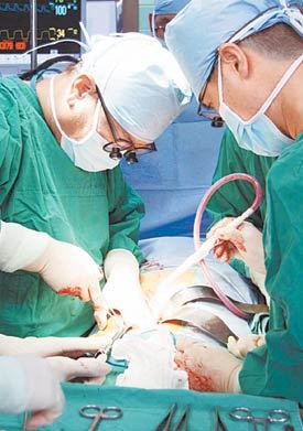 같은 병, 같은 수술이라도 어느 종합병원을 선택하느냐에 따라 환자가 부담하는 진료비는 큰 차가 난다. 본보 분석에 따르면 종합병원 규모에 따라 입원과 외래 진료비가 5배 정도 격차가 나는 것으로 밝혀졌다. 동아일보 자료 사진