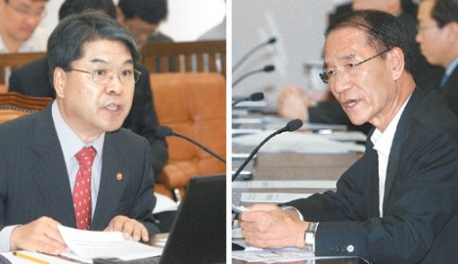 한나라당 김용갑 의원(오른쪽)이 10일 국회 통일외교통상위원회에서 이재정 통일부 장관(왼쪽)에게 남북정상회담 추진 과정에서의 ‘뒷거래 의혹’에 대해 추궁하고 있다. 이 장관은 “전혀 근거 없는 말”이라며 부인했다. 김동주  기자