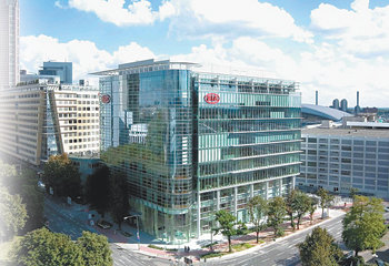 기아자동차는 10일(현지 시간) 독일 프랑크푸르트에서 유럽총괄법인(KME) 신사옥 준공식을 가졌다. 신사옥에는 독일판매법인, 기아차 유럽디자인센터 등이 입주한다. 사진 제공 기아자동차