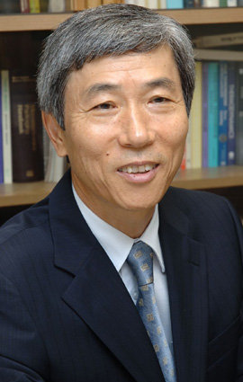 강석중 한국과학기술원(KAIST) 교수는 “기초연구야말로 산업을 한 단계 더 발전시킬 수 있는 파급력이 가장 강한 분야”라고 말했다. 사진 제공 한국과학기술원