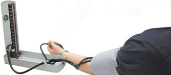 혈압을 정확히 재려면 자가 혈압 측정이나 24시간 활동 혈압 측정 등의 방법으로 틈틈이 측정하는 것이 바람직하다. 동아일보 자료 사진