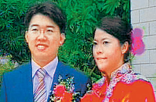 중국 최고 부자 양후이옌. 지난해 말 동북 모 성의 부청장급 간부의 아들인 미국 유학생 출신과 결혼할 때의 모습. 사진 출처 ‘신랑’ 인터넷 페이지
