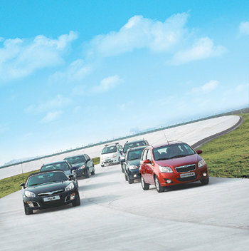 30일 준공된 GM대우자동차의 ‘청라 프루빙 그라운드’에서 G2X를 비롯한 이 회사 자동차들이 주행장을 달리고 있다. 청라 프루빙 그라운드는 인천 서구 청라경제자유구역에 세워진 GM대우차의 독자적인 종합 주행시험장이다. 사진 제공 GM대우자동차