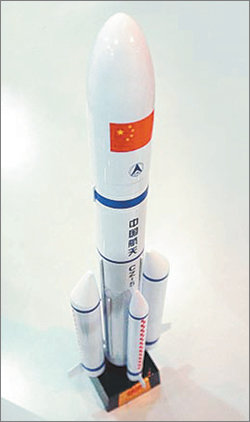중국 톈진 우주산업기지에서 생산될 차세대 로켓 ‘창정 5호’ 모형도.