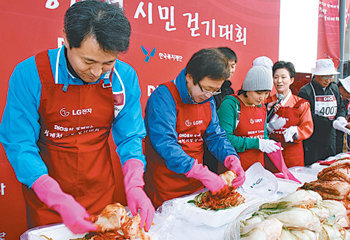 왼쪽부터 오세훈 서울시장, 박석원 LG전자 부사장, 방송인 박경림 씨. 사진 제공 LG전자