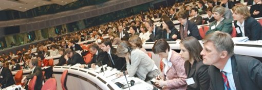 지난해 4월 20일 벨기에 브뤼셀에서 유럽연합(EU) 집행위원회 주최로 열린 플렉시큐리티 콘퍼런스에서 참석자들이 주제 발표를 듣고 있다. 사진 제공 EU