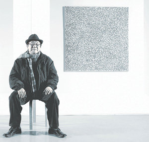 하종현 씨는 1970년대 실험적 작품부터 근년의 ‘접합’ 시리즈까지 자신의 추상미술 세계를 회고하는 전시를 열고 있다. 사진 제공 가나아트갤러리