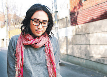 9년간의 유학생활을 마감하고 3집 ‘자클린느’와 에세이 ‘파리토크’를 낸 가수 정재형. 사진 제공 서울음반