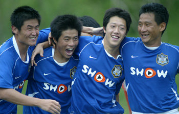 시민들의 적극적인 후원과 참여로 풀뿌리 축구 K3리그가 힘을 받고 있다. 지난해 원년 우승팀 서울 유나이티드는 프로축구 K리그 부럽지 않은 내실을 자랑한다. 사진 제공 대한축구협회