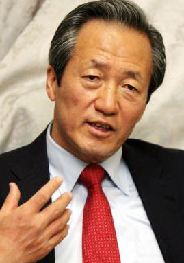 14일 오전 의원회관에서 정몽준의원이 인터뷰를 하고 있다. 동아일보 안철민 기자