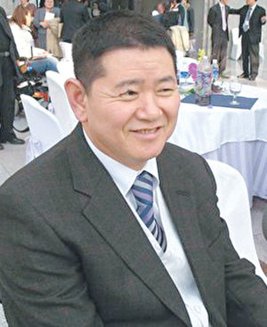 하반신 지체장애 1급인 조익래 곰두리렌트카 대표는 장애인 고용에 앞장선 공로를 인정받아 18일 ‘장애인의 날’ 기념식에서 ‘올해의 장애극복상’을 받는다. 사진 제공 조익래 씨