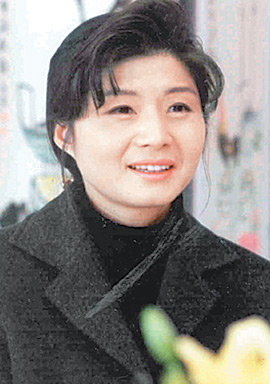 항공기 테러범에서 반공 교육 강사로 변신한 김현희 씨가 친북 성향의 정권기인 지난 10년간 숨죽여 살아왔다고 일본 시사 주간지 아에라가 보도했다. 동아일보 자료 사진