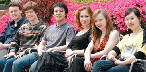 ‘LG와 함께하는 제4회 서울국제음악콩쿠르’ 결선 진출자들. 왼쪽부터 에릭 주버(미국), 알렉세이 고를라치(우크라이나), 김태형, 마리야 킴(우크라이나), 마리아나 프레발스카이아(스페인), 임효선 씨. 김재명  기자