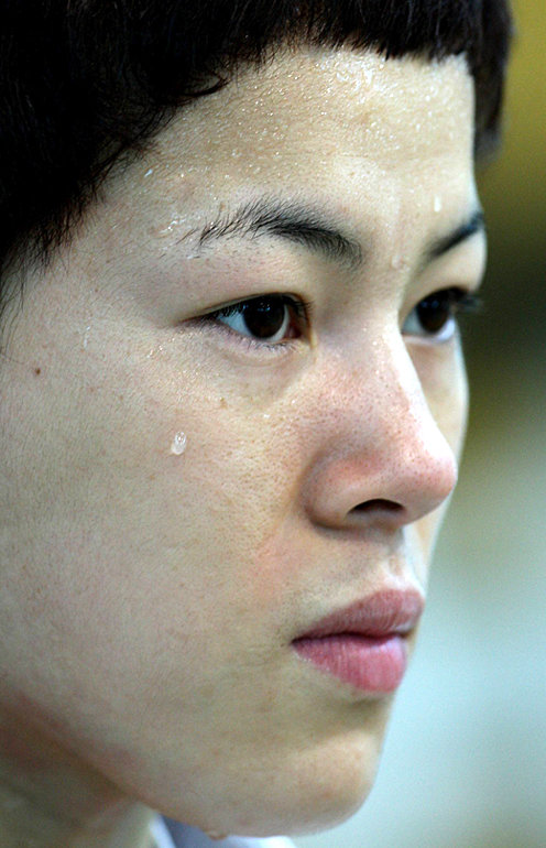 ▲지금 흘린 땀방울! 금메달 영광되리 여자유도대표 박가연이 훈련 중 상념에 잠겨 있다. 굵은 땀방울이 얼굴에 흘러내리고 턱 끝에도 맺혔다.