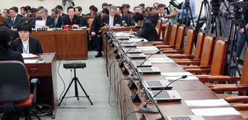 썰렁한 통외통위 29일 오후 열린 국회 통일외교통상위원회 전체회의는 상당수 의원이 불참해 썰렁한 모습이었다. 박경모 기자