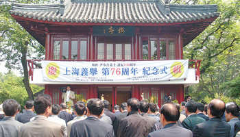 매헌 윤봉길 의사의 중국 상하이 훙커우 공원 의거 76주년 기념식이 29일 오후 훙커우 공원 현지에서 거행됐다. 기념식에는 김학준 매헌윤봉길의사기념사업회장, 문유근 주상하이 부총영사, 교민 등 250여 명이 참석했다. 상하이=연합뉴스