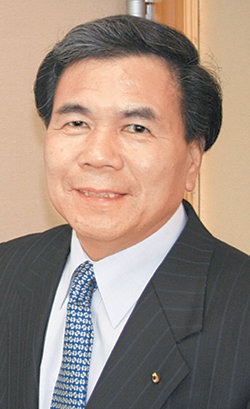 15일 도쿄 도도후켄 회관 구마모토 현 사무실에서 인터뷰 중인 가바시마 이쿠오 지사. 도쿄=서영아  특파원