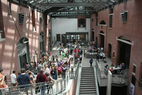 워싱턴 시내 스미소니언 박물관 거리 인근에 있는 미국 홀로코스트 박물관 전경