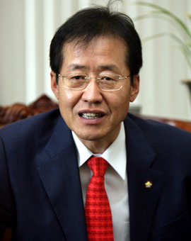 한나라당 원내대표 후보로 등록한 홍준표 의원. 안철민 기자