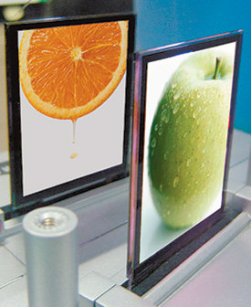 2006년 7월 삼성SDI가 세계 최초로 개발한 듀얼 슬림 유기발광다이오드(OLED). 사진 제공 삼성SDI