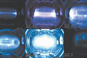 지난달 13일 한국형 핵융합실험로 ‘KSTAR’에 설치된 폐쇄회로를 이용해 0.005초 간격으로 촬영한 첫 플라스마 발생 사진. 0.21초 만에 사라졌지만 측정 결과 당초 목표치(0.1초)의 2배를 넘는 시간 동안 지속된 것으로 나타났다. 사진 제공 국가핵융합연구소