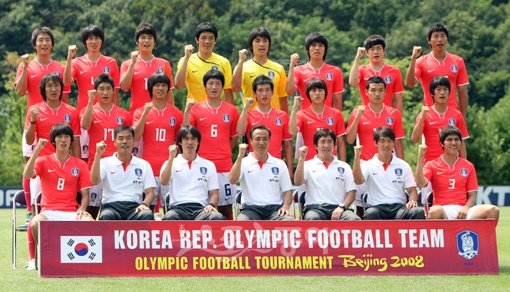 2008 베이징올림픽 출전을 앞둔 축구 올림픽대표팀이 28일 파주 트레이닝센타에서 미디어 포토데이를 갖고 선전을 다짐하며 화이팅을 외치고 있다.파주 | 김종원기자 won@donga.com