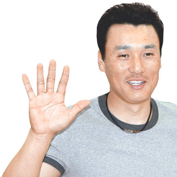 올림픽 야구대표팀에 합류하기 위해 30일 김포공항을 통해 입국한 이승엽. 연합뉴스