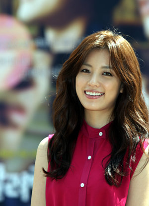 20대의 풋풋한 첫사랑을 그린 영화 ‘달려라 자전거’에서 긍정적이지만 사랑에 서투른 하정 역의 한효주. 김경제 기자