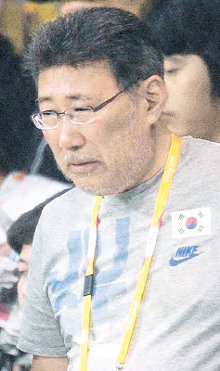 수염을 기른 하일성 KBO 사무총장.