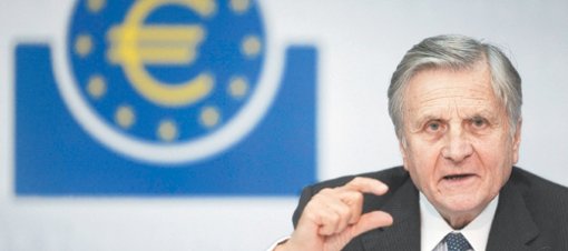 장클로드 트리셰 유럽중앙은행(ECB) 총재가 4일 독일 프랑크푸르트에서 열린 월례 기자회견에서 금리 동결 방침을 발표하고 있다. ECB는 경기침체 조짐에도 불구하고 인플레이션 우려 때문에 금리를 인하하지 못했다. 프랑크푸르트=로이터 연합뉴스