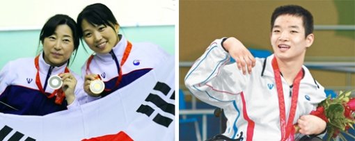 장애인올림픽 金金金… 베이징의 감동 다시 한번기다리던 금메달이 한꺼번에 3개나 쏟아졌다. 한국 선수들은 9일 베이징 장애인올림픽 사격에서 2개, 보치아에서 1개 등 세 번이나 시상대 맨 위에 올랐다. 사격 여자 50m 소총 3자세 결승에서 한국에 첫 금메달을 안겨준 이윤리(왼쪽 사진 오른쪽)와 은메달을 딴 김임연이 함께 태극기를 들고 기뻐하고 있다. 보치아에서 우승한 한국 대표팀 ‘팀 코리아’의 막내 박건우(오른쪽 사진)가 시상식을 마친 뒤 환하게 웃고 있다. 베이징=신화 연합뉴스