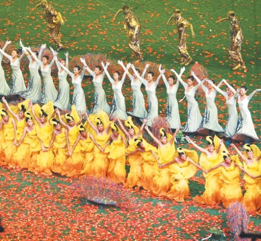 “2012년 런던서 만나요” ‘인간 승리의 드라마’ 제13회 베이징 장애인올림픽이 17일 열전 12일의 막을 내렸다. 올림픽 주경기장에서 관중 9만여 명이 지켜보는 가운데 폐회식 공연이 열리고 있다. 베이징=연합뉴스