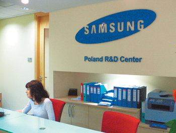 6월 초 폴란드 바르샤바의 인터내셔널비즈니스센터 1, 2층에 입주하면서 개소식을 가진 삼성전자의 연구개발(R&D)센터 2층 입구. 바르샤바=김창덕 기자