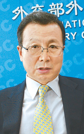 청융화 신임 주한 중국대사가 23일 오전 중국 외교부 외국기자신문센터(IPC)에서 베이징 주재 한국 특파원들과 간담회를 갖고 소감과 포부를 밝히고 있다. 베이징=하종대  특파원