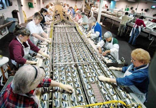 통조림, 캔이나 병에 든 이유식과 음료는 뚜껑을 딴 뒤 5분 정도 지나 먹는 게 좋다. 퓨란이 공기 중으로 날아가게 하기 위해서다.