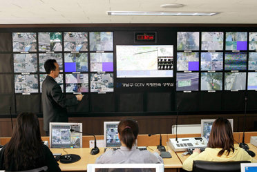 서울시 구청에서는 CCTV를 활용해 차량의 불법 주정차 단속을 벌인다. 사진 제공 동아일보