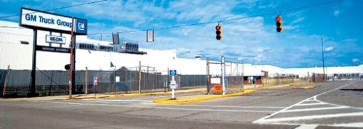 1200명 해고 예정… 황량한 GM공장미국 오하이오 주 모레인 시에 있는 GM공장 인근 도로의 모습. 이 공장은 12월 말 공장 폐쇄와 함께 1200여 명이 해고될 예정이다. 모레인=연합뉴스