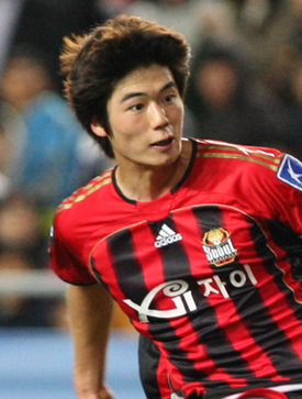 29일 열린 프로축구 K리그 수원 삼성과의 경기에서 절묘한 슈팅으로 결승골을 터뜨린 FC 서울의 미드필더 기성용. 수원=연합뉴스