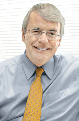 세계지도자포럼 참석차 내한한 존 메이저 전 영국 총리가 30일 숙소인 서울 용산구 한남동 하얏트호텔에서 동아일보와 단독 인터뷰를 갖고 경제위기 해법에 대한 의견을 밝히고 있다. 이훈구 기자