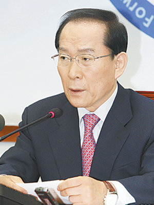 자유선진당 이회창 총재는 25일 국회에서 열린 당5역 회의에서 “북한이 종국적으로 자신의 행위가 자해 행위라는 것을 깨닫게 하는 것도 방법”이라고 말했다. 연합뉴스