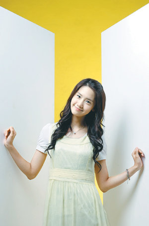 “이제까지 반항적이거나 얄미운 역할을 했더니 귀엽고 사랑스러운 역할을 하고 싶어요.” KBS1 일일극 ‘너는 내 운명’에서 장새벽 역할을 맡고 있는 ‘소녀시대’ 윤아. 동아일보 자료 사진