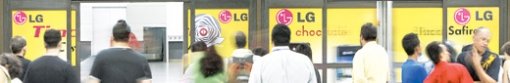 LG는 브라질에서 가장 친숙한 기업 브랜드 중 하나다. 상파울루 공항 입국장에 설치된 LG전자의 휴대전화 광고. 사진 제공 LG전자