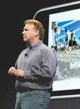 6일(현지 시간) 미국 샌프란시스코 모스콘센터에서 열린 애플사의 ‘맥월드 콘퍼런스 & 엑스포 2009’ 행사에서 필립 실러 총괄부사장이 기조연설을 하고 있다. 샌프란시스코=EPA 연합뉴스