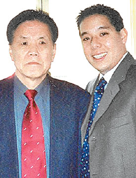 강영우 박사(왼쪽)와 아들 크리스토퍼 강 씨. 사진 출처 미주중앙일보